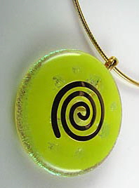 ElfenGlas� CELINE - Glasschmuck - Schmuck-Anh�nger (Donut) aus Glas mit Spirale. Modeschmuck in Fusing-Technik.