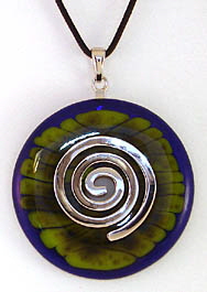 ElfenGlas� CELINE - Glasschmuck - Schmuck-Anh�nger (Donut) aus Glas mit Spirale. Modeschmuck in Fusing-Technik.