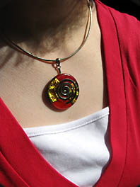 Irne mit CELINE am Halsreif